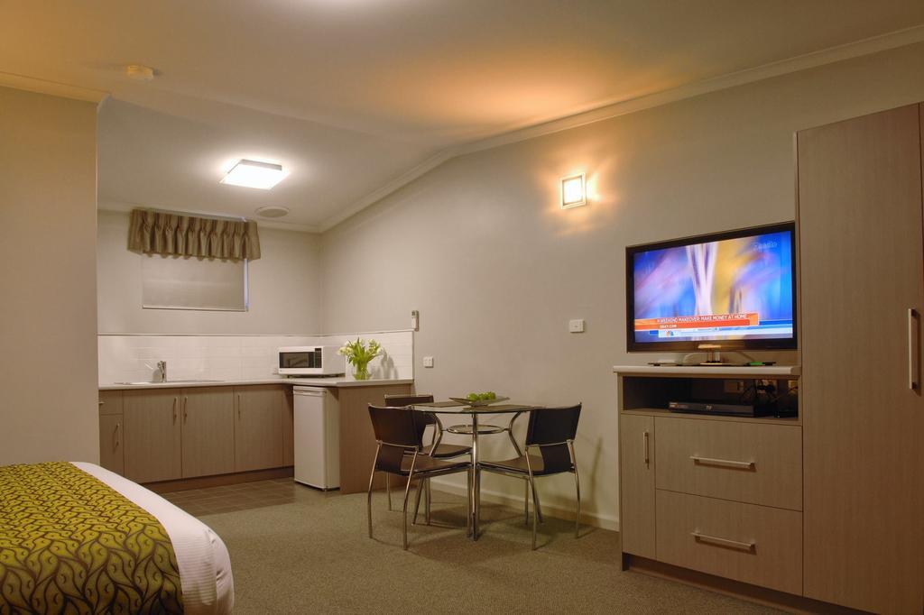 Tower Motor Inn Маунт Гамбиър Стая снимка